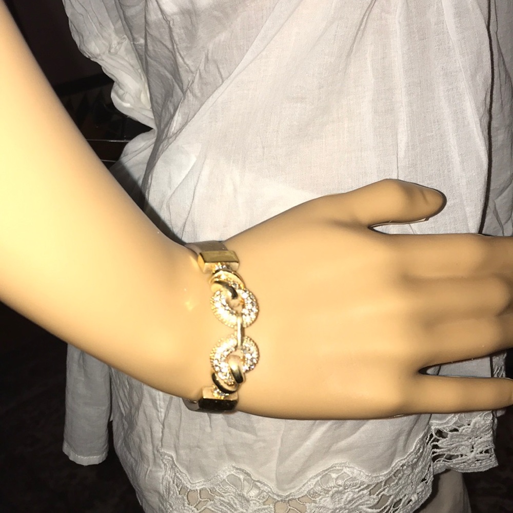 Lia Sophia bracelet 7”